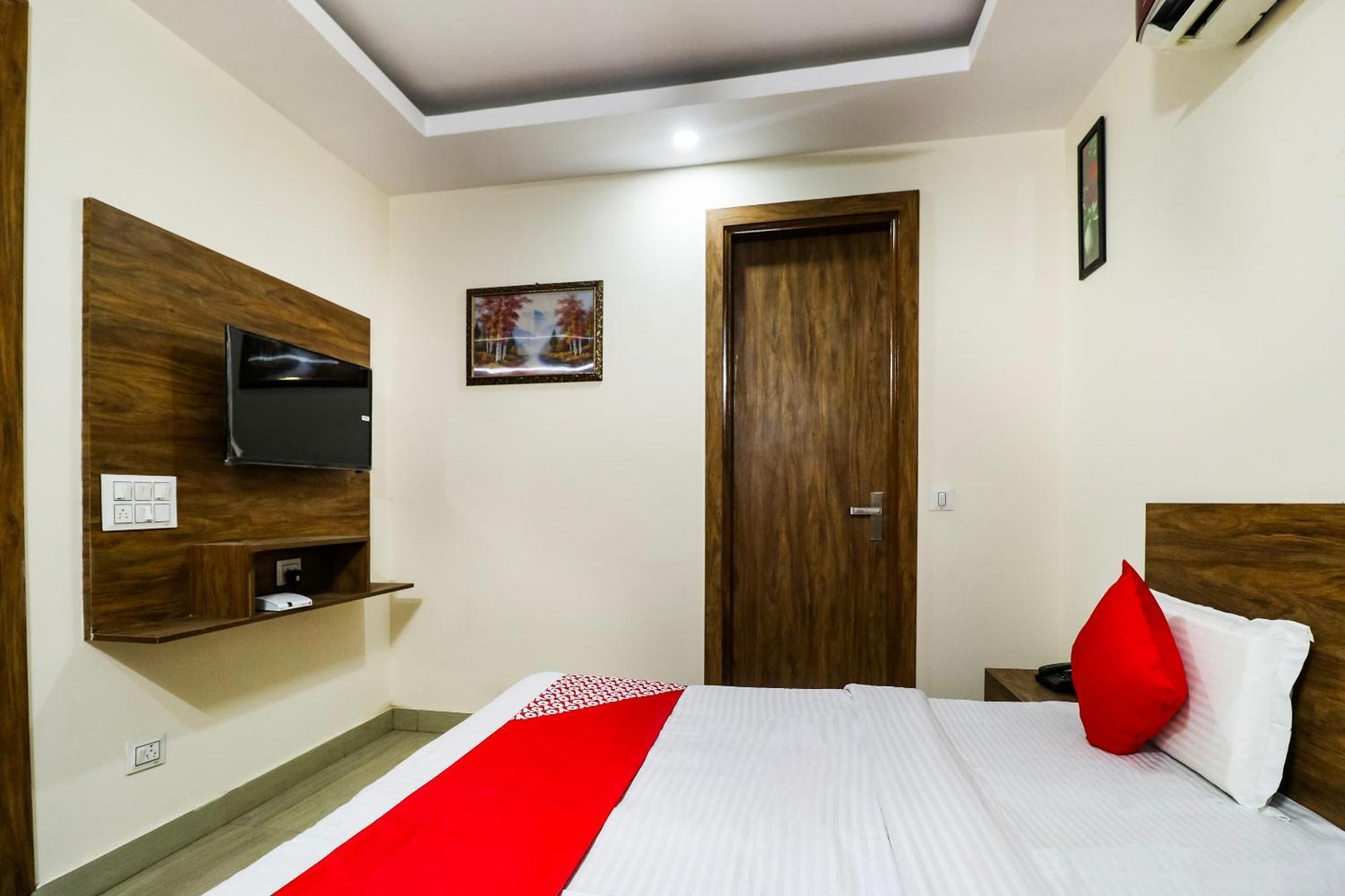 Hotel O The Vansh Balaji Hot Фаридабад Экстерьер фото
